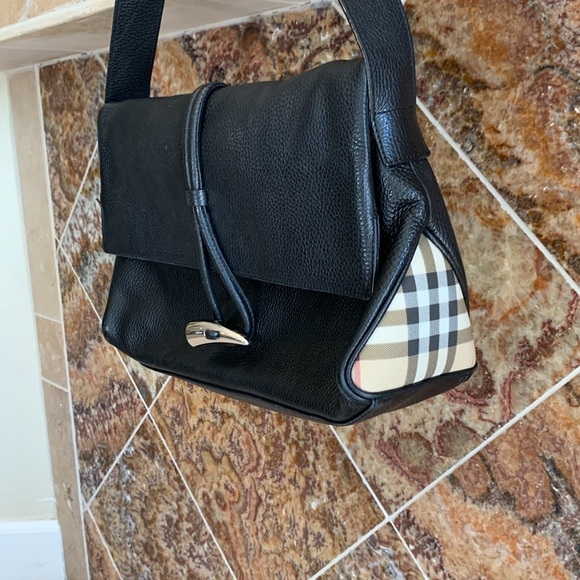 Vintage Burberry Pebbled Leather Horn Toggle Shoulder Bag in Black - Picture 9 of 16